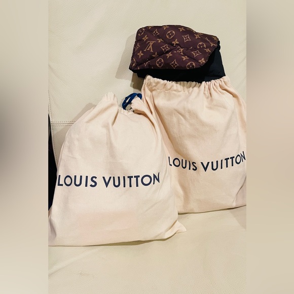 LOUIS VUITTON PILLOW COMFORT HIGH BOOT 1A93ON (Size 8, Color BLK) - Picture 9 of 11